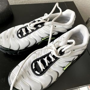 AIR MAX PLUS 'BLACK VOLT'